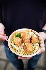 Dieser salat gibt euch richtig power! Zitronen Couscous Mit Knusper Feta Sonneblumenkernen Und Naturjoghurt Schnelle Einfache Rezepte