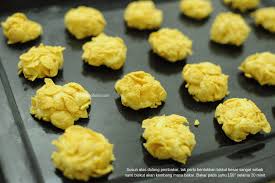 Masukkan tepung gandum dan tepung jagung. Resepi Biskut Cornflakes Rangup Sukatan Cawan Mudah Sedap