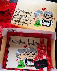 Bueno dentro de unas semanas veré a mi novio después de 3 meses de no vernos porque vivimos en cds distintas y me gustaría darle un regalo sorpresa pero así super original, ya le compre unos pétalos de rosa cristalizados que se me hicieron super padres peor me gustaría darle algo mas. Sorpresas Regalos Creativos Regalos Creativos Para Novio Regalo Para Novia Manualidades