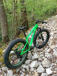 En fait de route, il faudrait plutôt parler de chemin ! Fat Bike Avis Une Autre Facon De Rouler En Vtt Blog Alltricks
