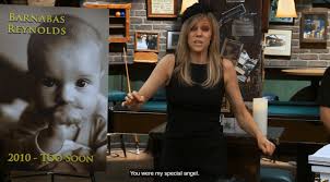 One of the funniest things Kaitlin—hell, any human—has ever done. "You were  my special angel, and only angels can fly." : r/IASIP