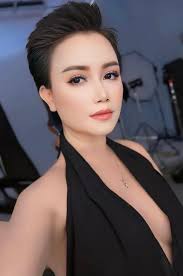 Cô Xuyến" Hoàng Yến: Lấy chồng lần đầu ở tuổi 18 và chuẩn bị tái hôn lần  thứ 5