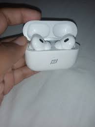 De ocasión vendo audífonos inalambrico,muy buen estado, funciona como  nuevo,duración de batería 8 horas,contiene bajo ,puede pasar a verlo,precio  charlable.