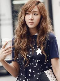 Following the ideology of restless and carefree hippies, their hairstyles still express eternal freedom and fun. Hippie Hair Kpop Korean Hair And Style