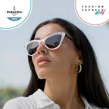 HOLMES & FALLON Holmes & Fallon entered the fashion market in 2009. With  more than 20 years of experience in the fashion industry they created an  up-market label suitable for an ageless