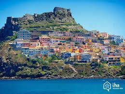 Entlang der berühmten costa smeralda zwischen palau und olbia laden einige der exklusivsten badeorte europas zum urlaub am meer ein, besonders beliebt ist der urlaubsort porto cervo. Vermietung Sardinien Auf Einem Boot Fur Ihre Ferien Mit Iha