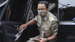 Masyarakat yang tinggal di zona merah dan orange tidak boleh keluar rumah di akhir pekan. Anies Bantah Jakarta Lockdown Pada Akhir Pekan Ini