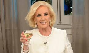 Para cada programa la cocinera recrea para juana el mismo plato que le sirve a todos, pero con otros alimentos aptos para ella. Mirtha Legrand Festeja Los 94 Anos Nunca Imagine Llegar A Esta Edad La Brujula 24