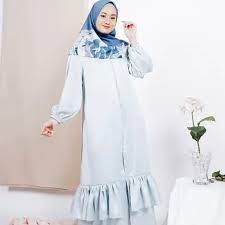 Untuk kamu yang ingin tampil feminim menggunakan gaya casual, kamu dapat menggunakan model model baju karnaval dress. Dinda Hauw Desain Sendiri Koleksi Fashion Muslimnya Yang Simple Dan Stylish Fashion Fimela Com
