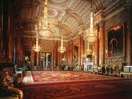 Pin By Gianetta Barbara On Castelli Palazzi Residenze E Auto Dei Windsor Dell Inghilterra E Della Scozia E I Suoi Esterni E Interni Con Le Guardie Reali Soldati Pranzi Palace Interior Buckingham Palace Buckingham Palace Tours