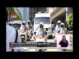 Setelah selesai istiadat penghormatan terakhir dan istiadat pengisytiharan sultan perak ke 35, jenazah almarhum sultan azlan shah telah diarak dari istana iskandariah menuju ke masjid ubudiah untuk disolatkan dan kemudian dimakamkan di makam diraja al ghufran. N8 Istiadat Pemakaman Bermula 9 Pagi Esok 22 Mei 2019 Youtube