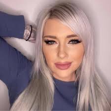 Laura Jane Low (@lozziaxxx) • Instagram photos and videos