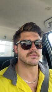 Hey there, I am an electrician who is looking for a room to rent for him  and his kelpie puppy. I enjoy beach walks, surfing, hikes, 4x4 and camping,  pretty much all