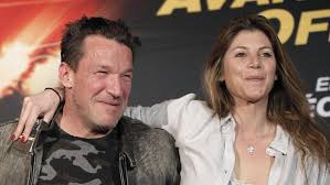 Trahi par sa femme de ménage, le chroniqueur a en effet révélé qu'elle lui avait dérobé plusieurs chèques. Benjamin Castaldi Profite De Ses Vacances En Sicile Pour Photographier Sa Femme Aurore Dans Le Plus