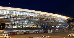 Der flughafen zürich (zrh) ist der größte verkehrsflughafen der schweiz und liegt etwa 12 km nördlich von zürich. Datei Flughafen Zurich Night 01 Jpg Wikipedia