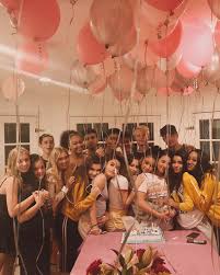 Instagram 17th Birthday Sweet 16 Birthday Photoshoot With Friends Kenzie Fotos Y Videos De Instagram Friend Poses Birthday Photoshoot Poses