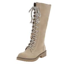 Avec une jolie paire de bottes à vos pieds la collection s'étend des bottes à lacets dotées d'un super imprimé aux bottes basiques, en passant par les cuissardes élégantes et les bottes à talon sexy. Boots Beige A Lacet Femme Cdiscount