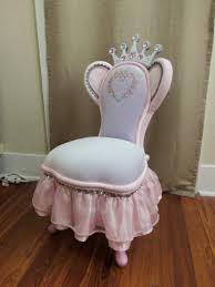 Rose Heart Princess Chair By Carol Ley Chair Diva Painting Outside The Lines Gallery Mt Dora Fl Oturma Odasi Dekorasyonu Ilham Koltuklar