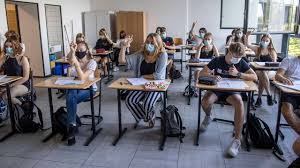 An schulen zieht wieder mehr normalität ein. Nach Umstrittenem Weimar Urteil Maskenpflicht An Schulen Gilt Weiter Mdr Jump