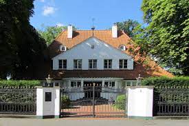 Preis pro nacht, zuzüglich steuern und gebühren. Datei 92 Wohnhaus Haus Eichenhof Rotdornstrasse 2 Buderich Jpg Wikipedia