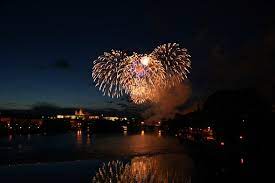 Les feux d'artifices sont des explosions décoratives engendrées par des fusées de feu d'artifice (nom anglais : Feu D Artifice 15 Aout Arcachon Feux D Artifice Gironde 15 Aout 2021