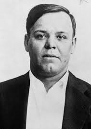 Bugün öğrendim Frank Gusenberg'i, 1929 Sevgililer Günü katliamından sonra  14 kurşun yiyip de hayatta kalmayı başaran bir gangsteri. Polislere  kimsenin onu vurmadığını söylemiş. Mafyanın "omertà" (mutlak sessizlik)  geleneğini takip ediyordu. 3 saat