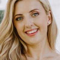 Zoe Farrell's Instagram, Twitter & Facebook