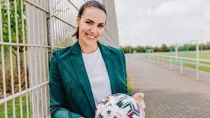 Esther sedlaczek und micky beisenherz haben felix neureuther und kai pflaume zu besuch im sportschau club und schauen auf die geschehnisse der em. Neue Sportschau Moderatorin Esther Sedlaczek Diese Em Wird Eine Wundertute
