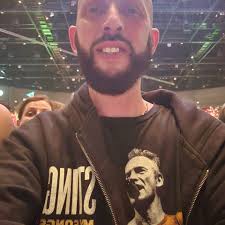 Hayley Atwell vs Jessica Chastain more photos in first comment