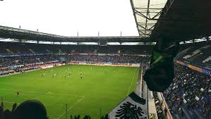 Es werden jeweils das jahr der eröffnung, das vorhandensein einer tribünenüberdachung, die mannschaft, die das stadion hauptsächlich nutzt, ob eine laufbahn vorhanden ist und die höchste besucherzahl mit jahreszahl genannt. Schauinsland Reisen Arena Msv Duisburg