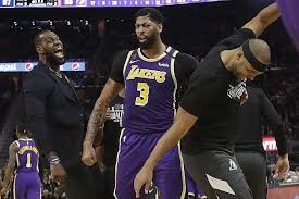 Smith and max kellerman to moderate two very strong personalities with both warmth and authority. Frau Von Nfl Profi Bezichtigt Lebron James Der Untreue Stars Vol At