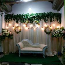A Must Try Rustic Chic Wedding Tips So Kindly Get These Simple Diy Wedding Backdrop Wedding Reception Decorations On A Budget Wedding Decorations On A Budget