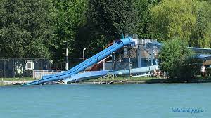 8646 balatonfenyves, balatonpart utca 26. Hat Balatoni Csuszda Ujulhat Meg Legkesobb A 2021 Es Szezonra A Balatonnal Balatontipp