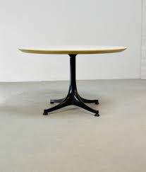 Coffee table model 5751 designed by george nelson, produced by herman miller in the 1960s. Mid Century Round Black And White Coffee Table Designed By George Nelson For Herman Miller 1960s Hpvintage Com