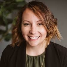 Mandy Le's Instagram, Twitter & Facebook