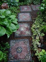 Gestaltung Mosaik Trittsteine Funf Zwischen Pflanzen Pflanzen Gartengestaltung Ideen Gartenweg Gartengestaltung