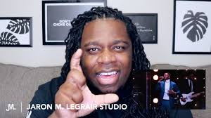 Voice Teacher Analyzes Kelontae Gavin singing @ The 2020 Soar Awards