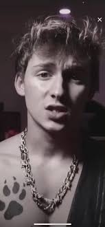 Just the look of @talesofparvolk always gets me #ianrobert #livestream