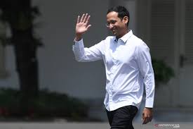Misalnya, nadiem makarim yang berhasil mengembangkan gojek, yang perusahaannya itu mampu menciptakan lapangan pekerjaan. Nadiem Makarim Quits Gojek After Accepting Ministerial Offer Antara News