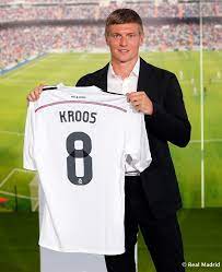 Official twitter of toni kroos. ØªÙ‚Ø¯ÙŠÙ… ØªÙˆÙ†ÙŠ ÙƒØ±ÙˆØ³ ÙÙŠ Ø§Ù„Ø´Ø±ÙØ© Ø§Ù„Ù…Ù„ÙƒÙŠØ© ÙÙŠ Ø³Ø§Ù†ØªÙŠØ§ØºÙˆ Ø¨Ø±Ù†Ø§Ø¨ÙŠÙˆ ØªÙ‚Ø¯ÙŠÙ… ØªÙˆÙ†ÙŠ ÙƒØ±ÙˆØ³ ÙÙŠ Ø§Ù„Ø´Ø±ÙØ© Ø§Ù„Ù…Ù„ÙƒÙŠØ© ÙÙŠ Ø³Ø§Ù†ØªÙŠØ§ØºÙˆ Ø¨Ø±Ù†Ø§Ø¨ÙŠÙˆ ØµÙˆØ± Ù†Ø§Ø¯ÙŠ Ø±ÙŠØ§Ù„ Ù…Ø¯Ø±ÙŠØ¯