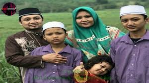 Ayah versi gus azmi lirik mp3 & mp4. Ayah Ku Kirimkan Doa Versi Sholawat Guz Ami Official Lirik Sedih Banget Youtube