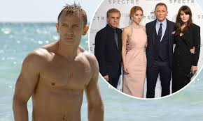 Daniel craig, olga kurylenko, mathieu amalric, gemma arterton, giancarlo giannini, jeffrey wright. Quantum Of Solace Cast