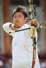 Jul 26, 2021 · 한국 양궁의 맏형 오진혁(40·현대제철)이 자신보다 23살 어린 '막내' 김제덕(17·경북일고)을 영웅이라고 표현하며 고마움을 표시했다. ì˜¤ì§„í˜ ê³¼ê±° ê²°í˜¼