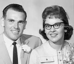 Kim Neisler's Instagram, Twitter & Facebook