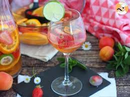 Sangria Au Vin Blanc Sangria Blanche Recette Ptitchef En 2020 Sangria Au Vin Blanc Sangria Blanche Sangria
