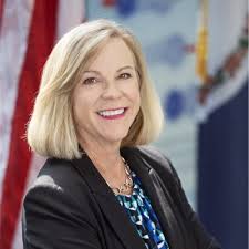 Tonight I was extremely honored to be awarded the National Mall Volunteer  of the Year for 2023 by the National Park Service and Trust for the  National Mall. There are many National