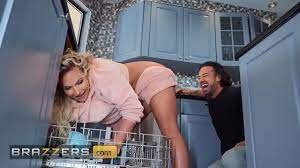 Phoenix Marie) Gets Stuck In The Dishwasher (Johnny) Frees Her For A Price  - Brazzers - XVIDEOS.COM