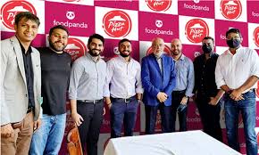 Offering food ranging from steaks, sushi, chicken rice, laab, nam neung, or pho, foodpanda has got you covered. Foodpanda And Pizza Hut Enter Into Strategic Arrangement Expanding Delivery Network Foodpanda Delivery Service We Deliver You Enjoy