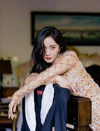 Jun 06, 2021 · 34歲大陸女星楊冪擁有姣好臉蛋和火辣身材，在戲劇和綜藝都表現亮眼，人氣超高。她最近忙著拍攝《愛的二八定律》，在拍戲現場被捕獲穿著性感裝，好身材讓一旁的男助理也忍不住偷看。 Ala Oysplejlhm