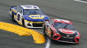 Christopher bell (20) is turned sideways during the daytona 500. 0sio8cigzmzrfm